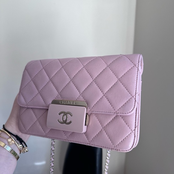 Chanel pink mini beauty lock bag in sheepskin leather - Picture 5 of 6